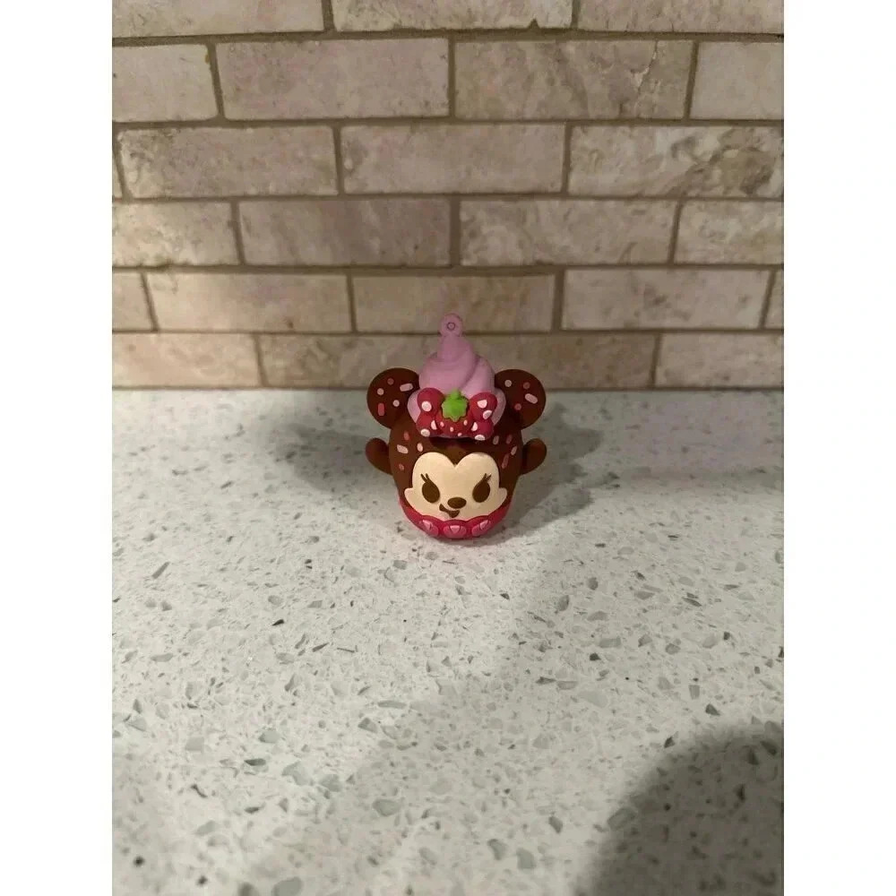Disney Munchlings Baked Treats Strawberry Cupcake Minnie Mouse Ornament dt